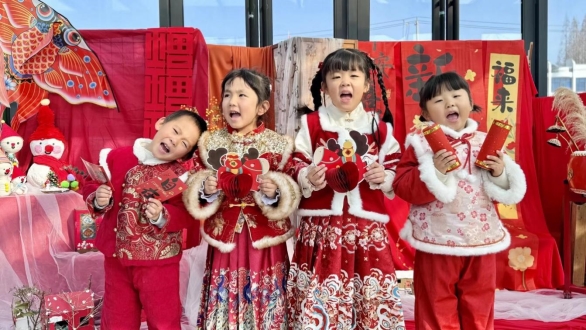 小孩们穿着戏服

AI 生成的内容可能不正确。