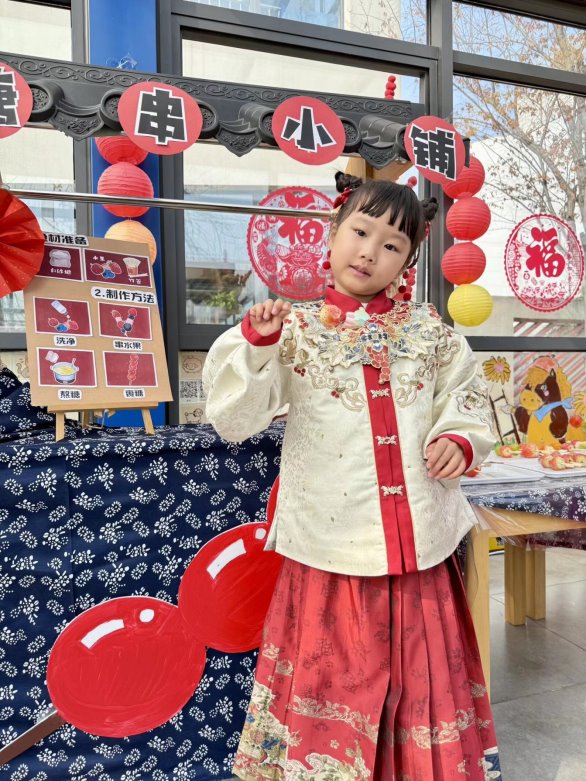 图片包含 小孩, 小, 男孩, 桌子

AI 生成的内容可能不正确。