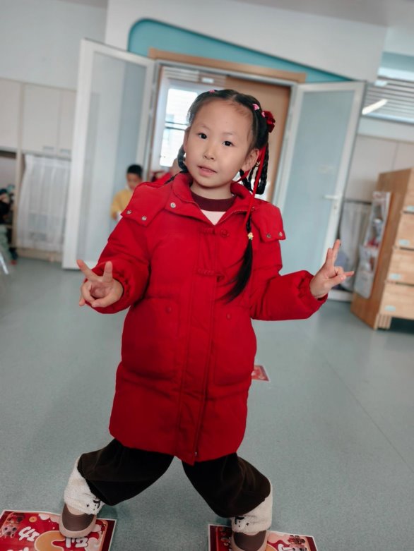 小孩站在地上

AI 生成的内容可能不正确。