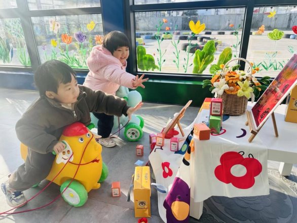 小孩们在玩玩具

AI 生成的内容可能不正确。