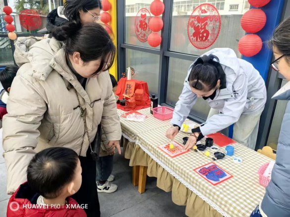 小孩们在桌子边

AI 生成的内容可能不正确。