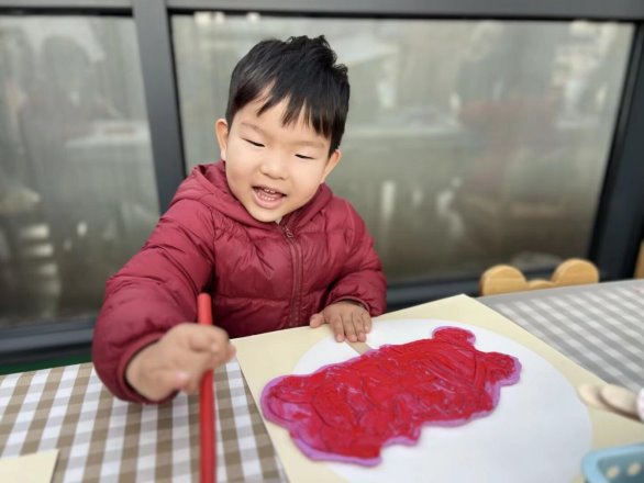 小孩在吃东西

AI 生成的内容可能不正确。