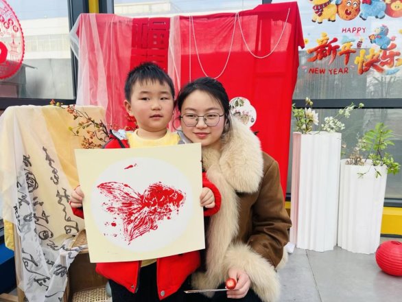 图片包含 前, 小, 年轻, 小孩

AI 生成的内容可能不正确。