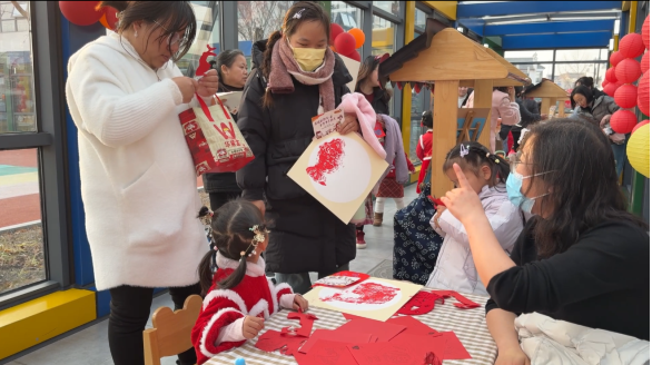图片包含 室内, 男人, 躺, 房间

AI 生成的内容可能不正确。