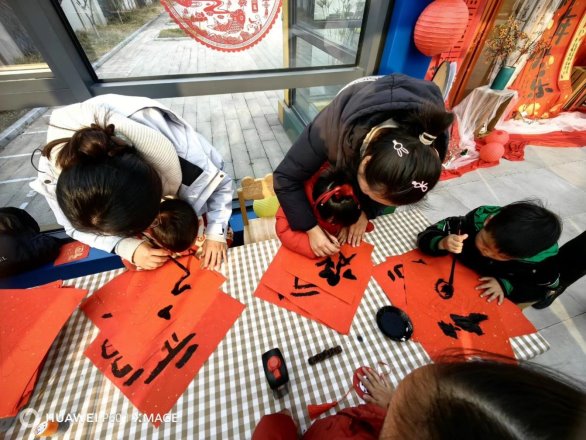 图片包含 室内, 狗, 躺, 桌子

AI 生成的内容可能不正确。