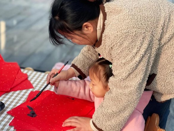 小孩在吃东西

AI 生成的内容可能不正确。