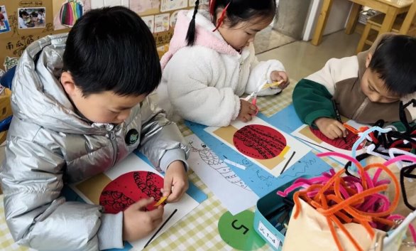 小孩们在桌子边

AI 生成的内容可能不正确。