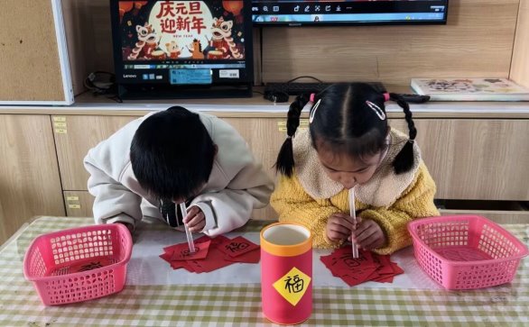 狗在喝饮料

AI 生成的内容可能不正确。