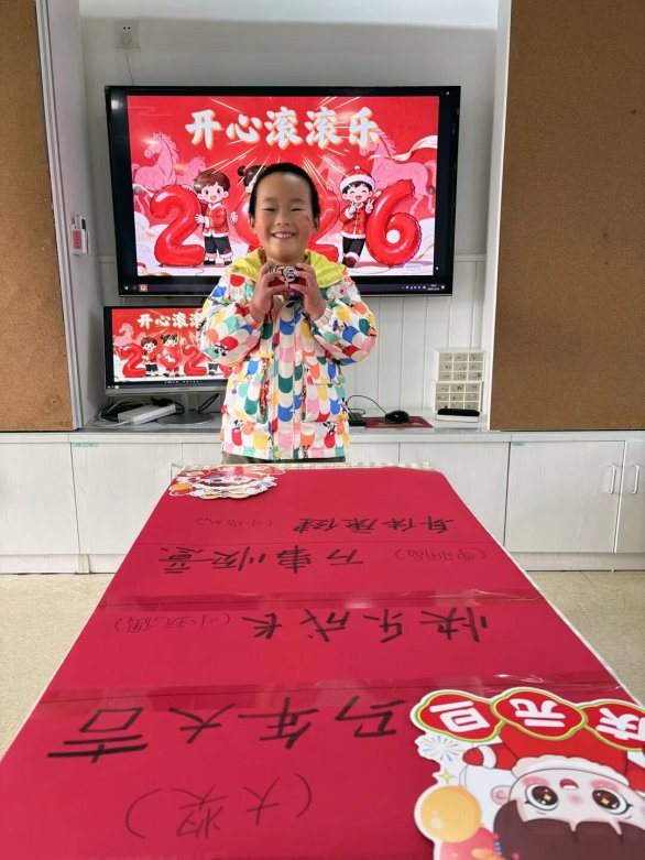 图片包含 室内, 女孩, 女人, 前

AI 生成的内容可能不正确。