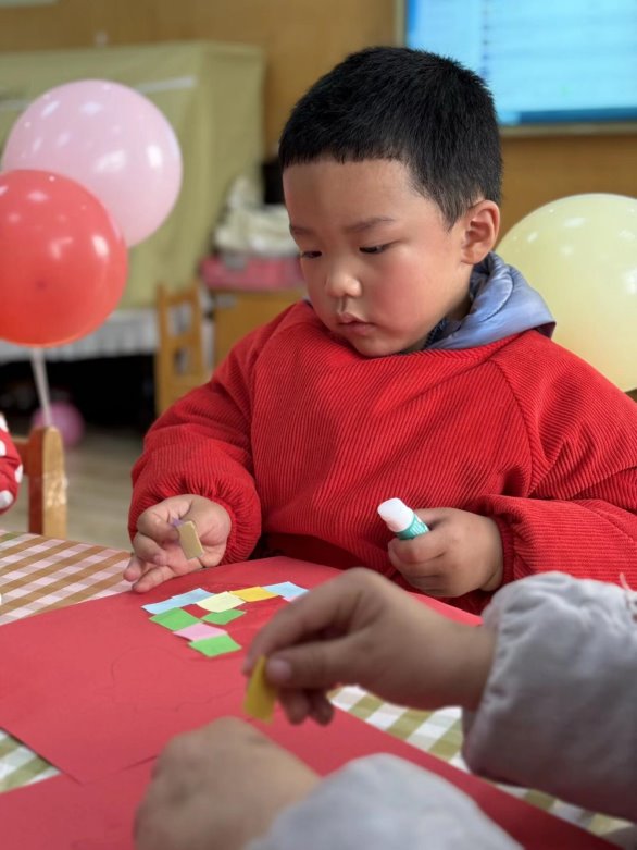 小孩在桌子上

AI 生成的内容可能不正确。